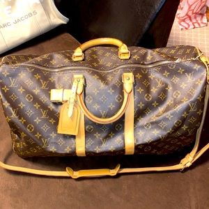 I am selling a Louis Vuitton duffel bag never been used! No damages , authentic